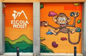 Graffiti Mono Escola Piolet Santa Coloma Gramanet 300x100000